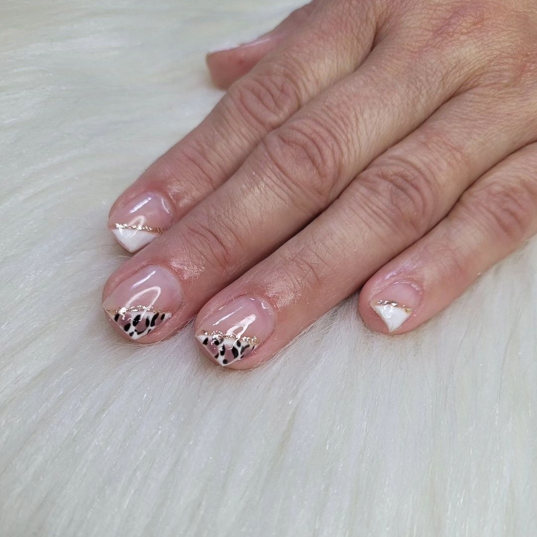Banho de gel com esmaltação em gel  /