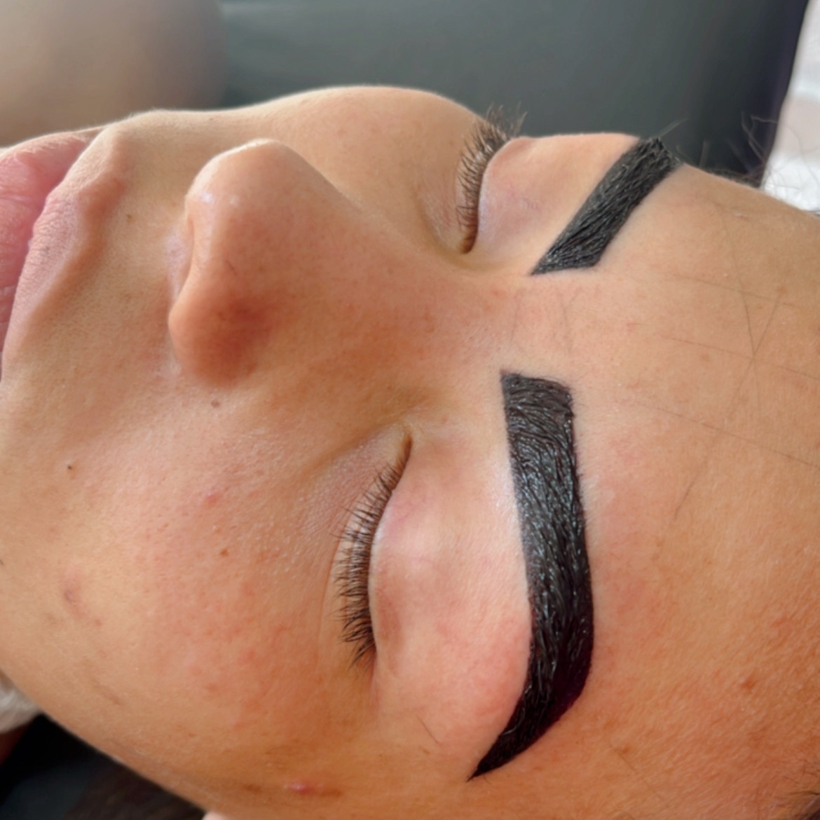 Design de sobrancelhas com henna