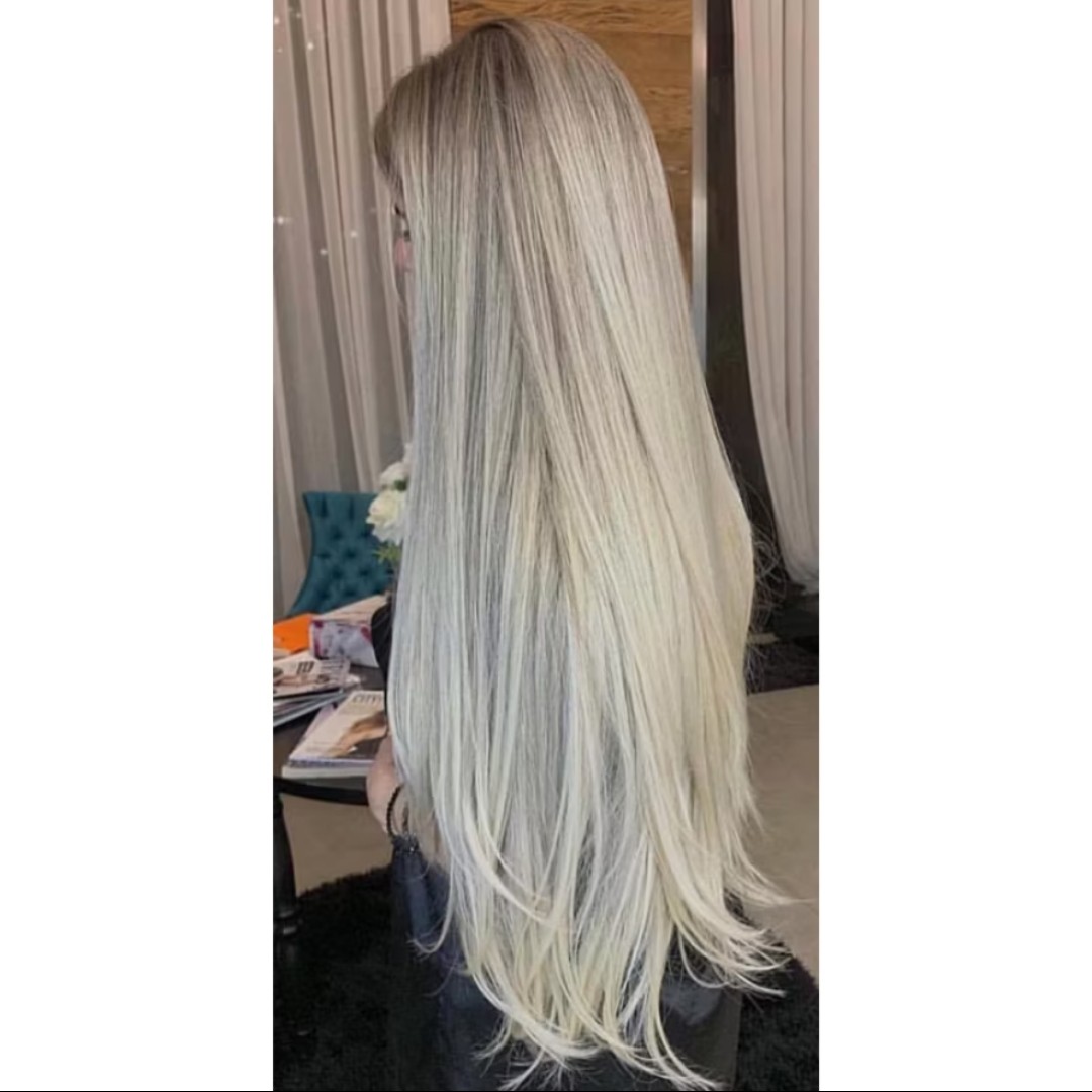 Escova e prancha , de 79,90 por 50,00 no pix ou dinheiro. valido para longos ,volumosos ,cacheados e mega hair .