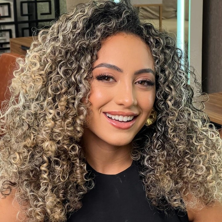 CRESPOS,CACHEADOS E ONDULADOS ,nutrição e definição CACHOS SYSTEM Anethum. + resultado com nanotecnologia .Fitagem ,dedolis ou CORTE de: 79,90 em 3x ou 50,00 cada. dinheiro|pix