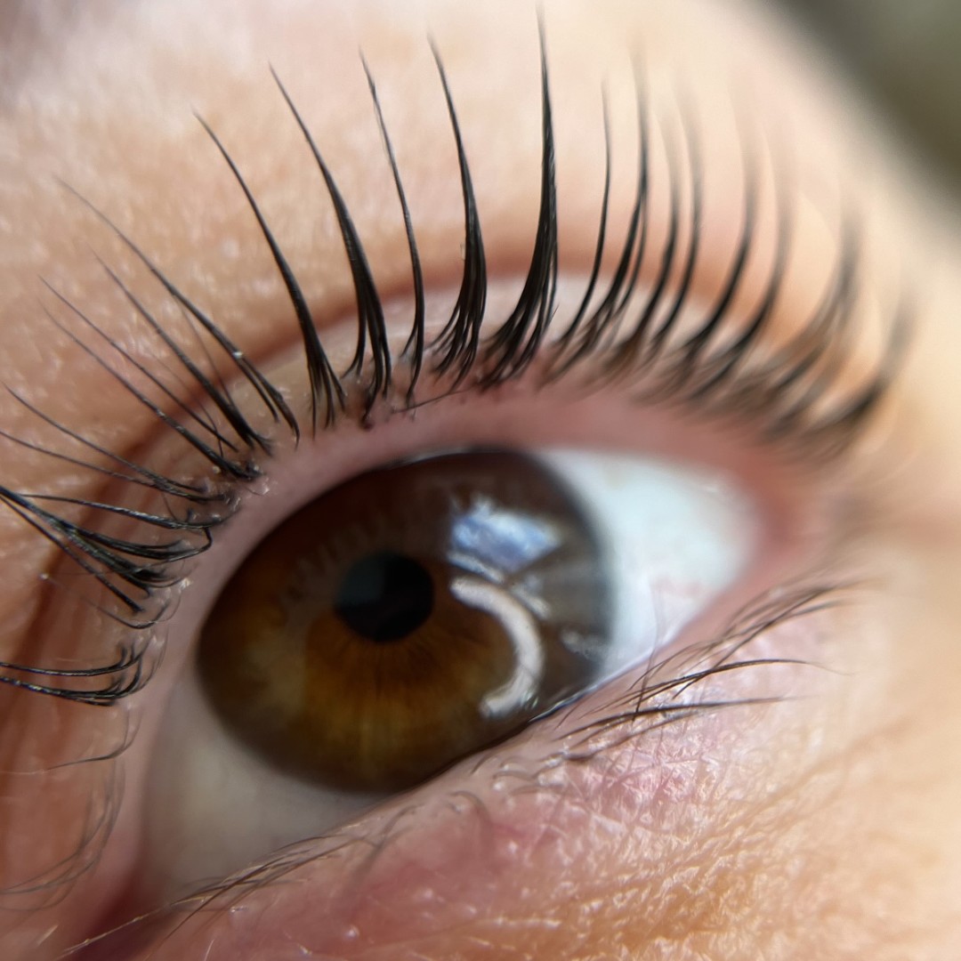 Lash lifting