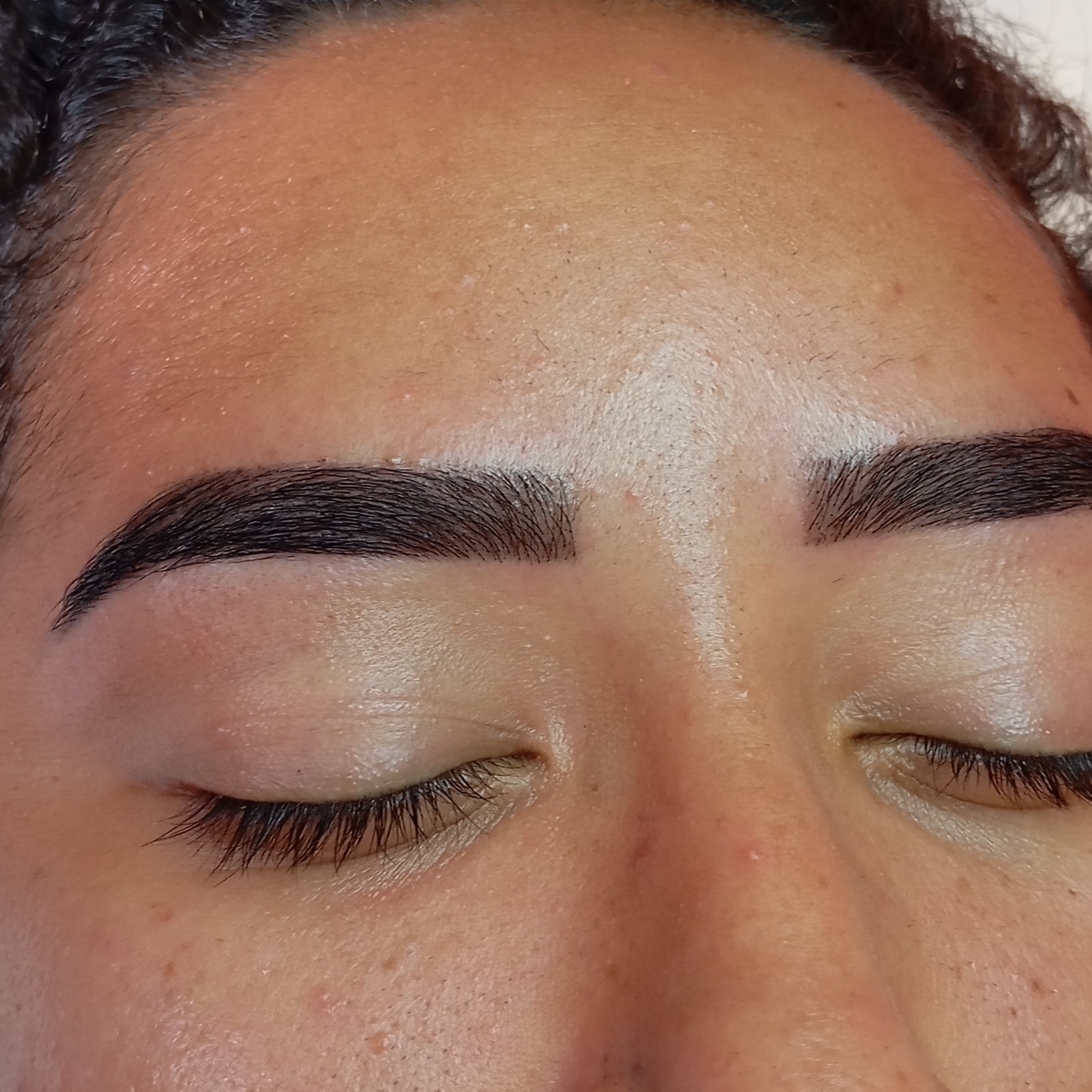 Design de sobrancelhas com henna