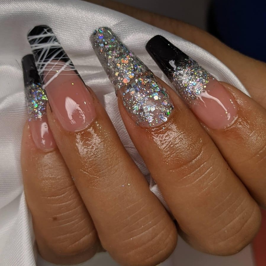 combo= postiça Realistas +henna+Design