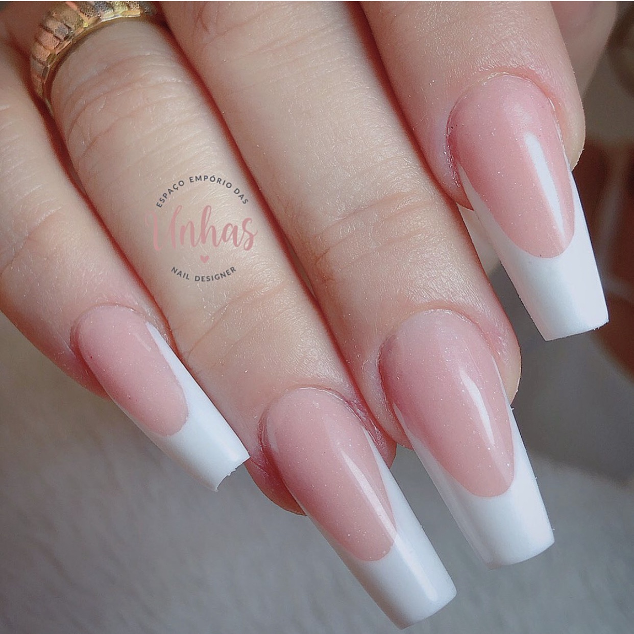 Unhas francesa reversa