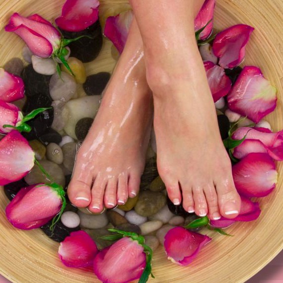SPA DOS PÉS (Combinação perfeita de plástica dos pés, escalda pés e massagem relaxante)