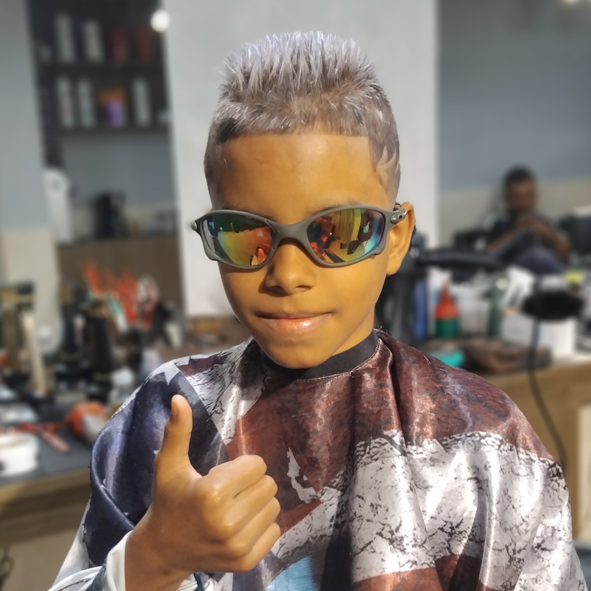 (COMBO) Corte+Luzes+Sombrancelha