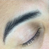 sobrancelha masculina