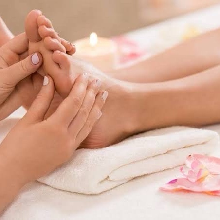 Esfoliação mais Escalda pés mais Massagem nos pés  Duração média 45 minutos