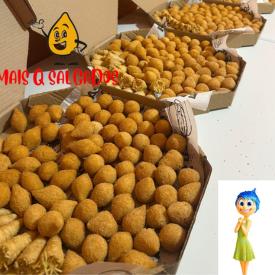 Cento de salgados Variados 20 canudinhos 30 coxinhas 25 bolinha de queijo 25 balãozinho sabor pizza se preferir pastelzinho