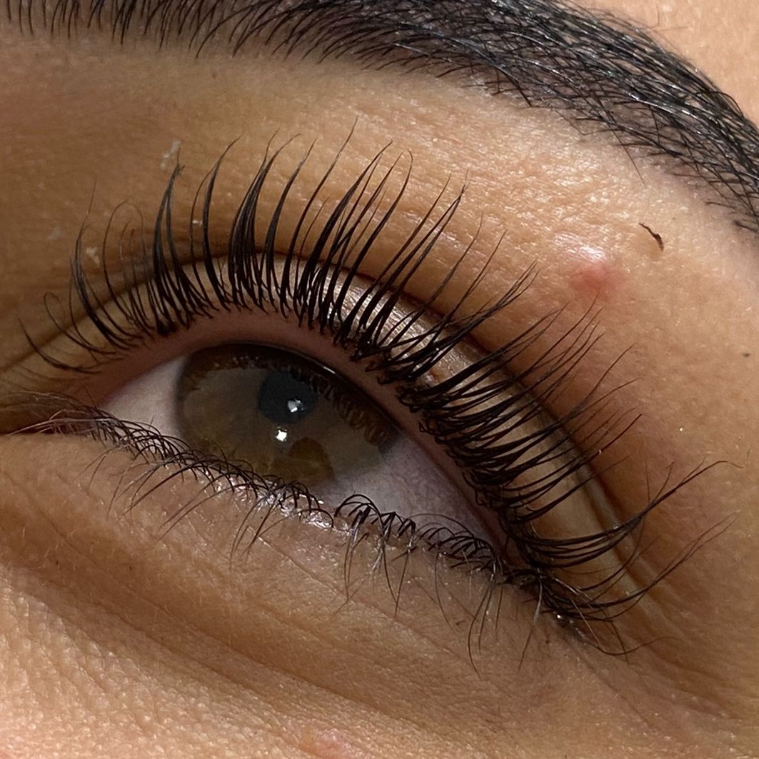 Lash lifting