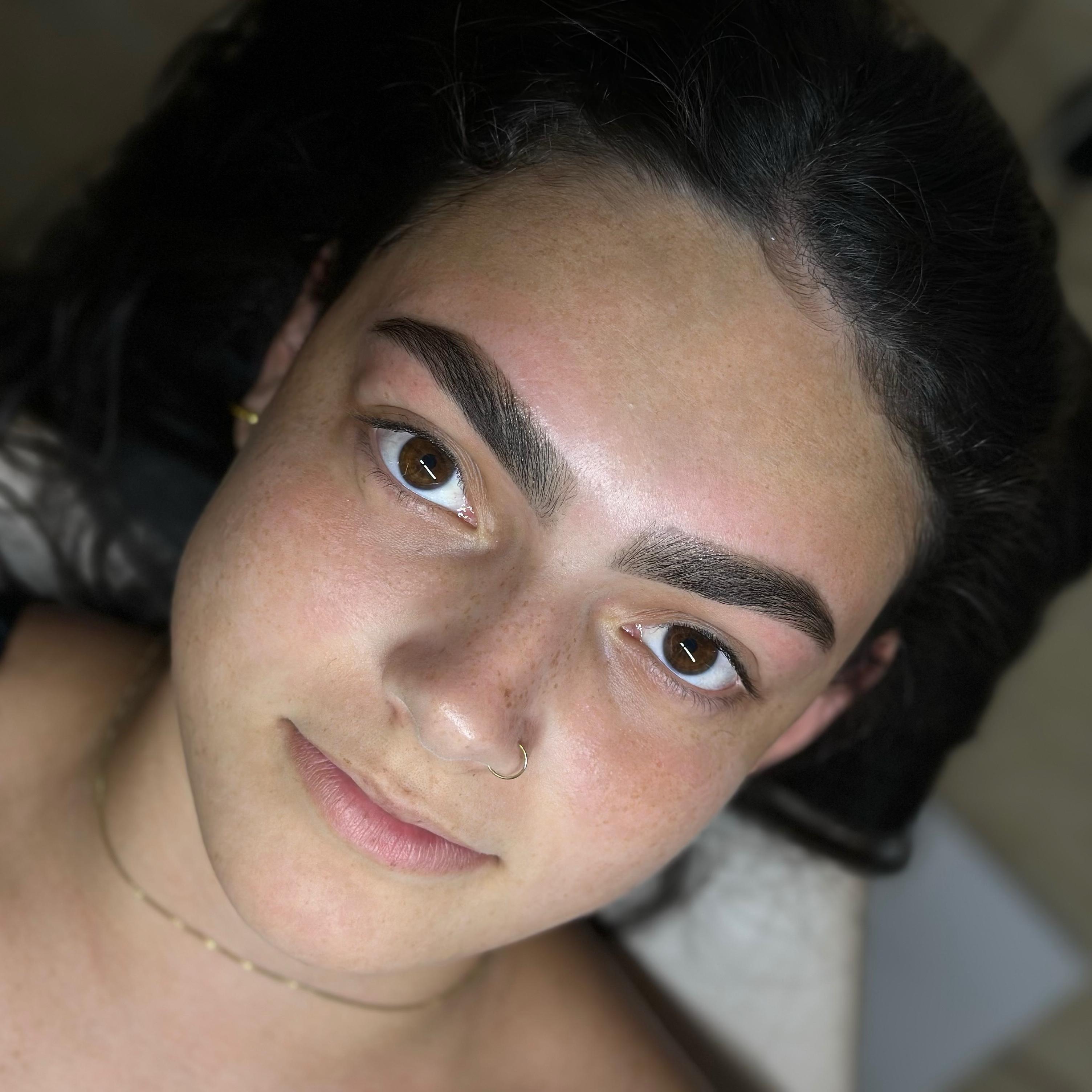 Designer de Sobrancelha com Henna