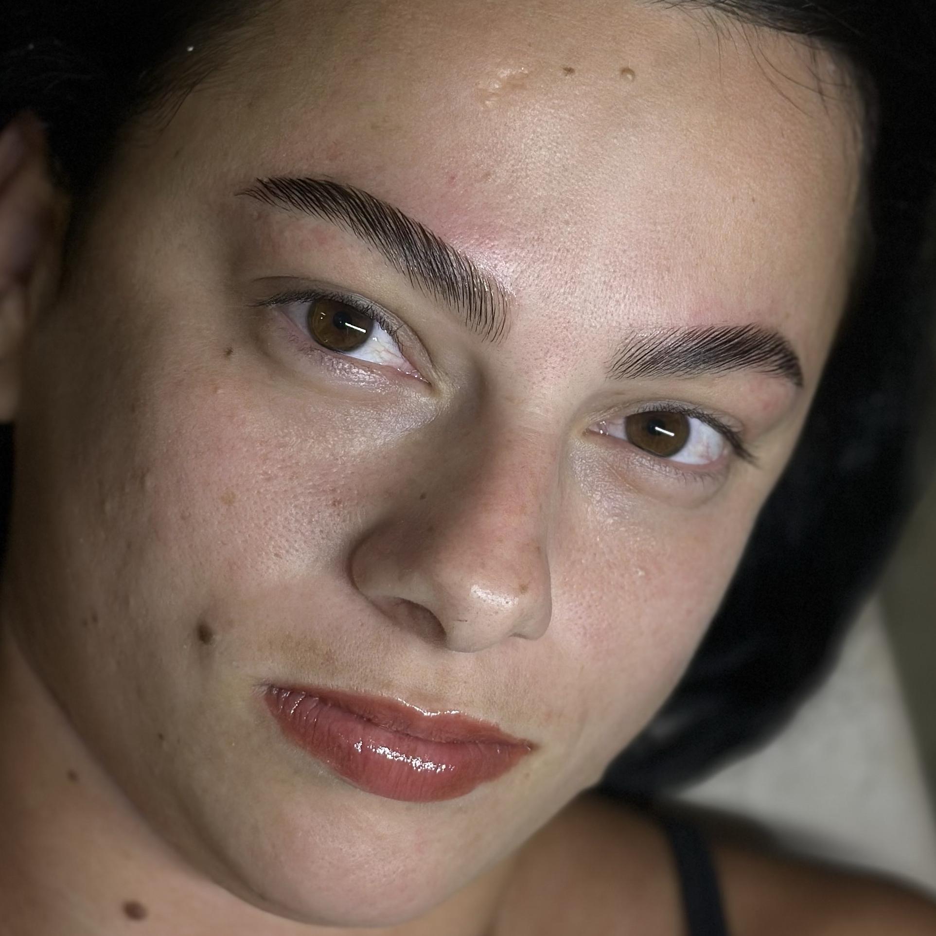 Brow lamination Com Coloração