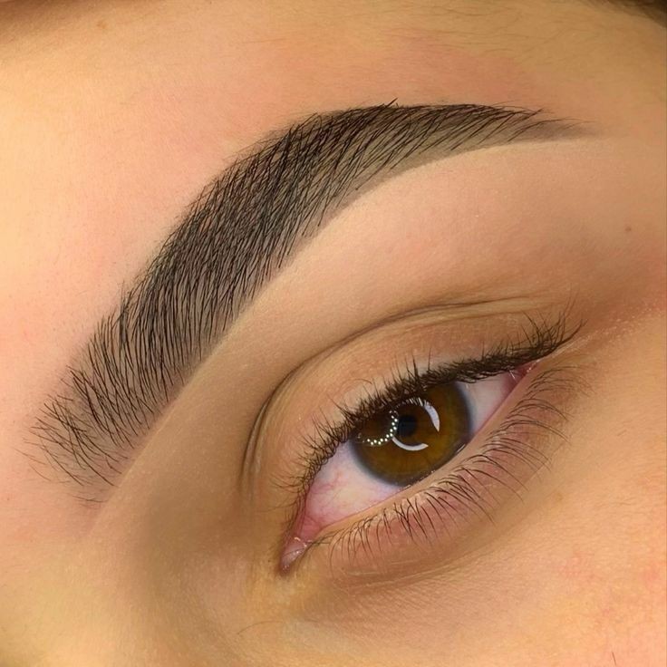 Design de sobrancelhas com henna