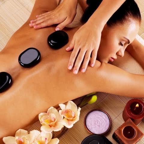 Massagem com Pedras Quentes