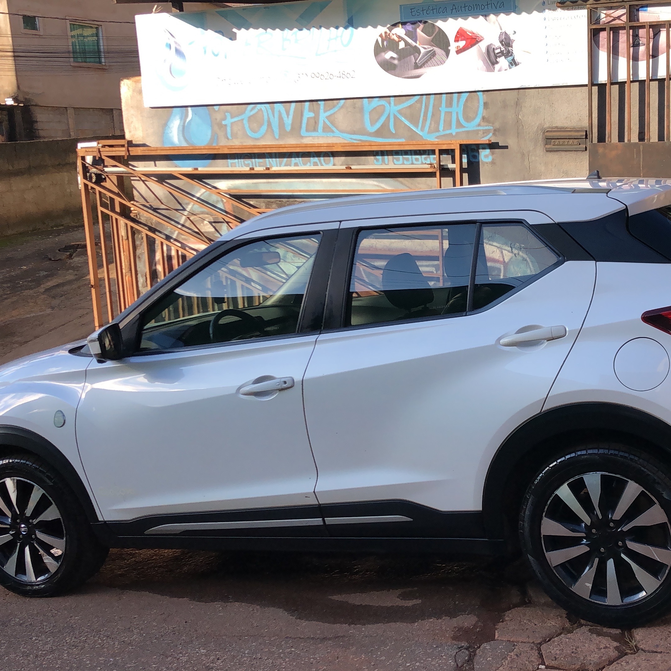 limpeza Prata limpeza interna externa fundo motor caixas de rodas detalhamentos nos vidros paletas secagem cera pretinho e revitalização no painel