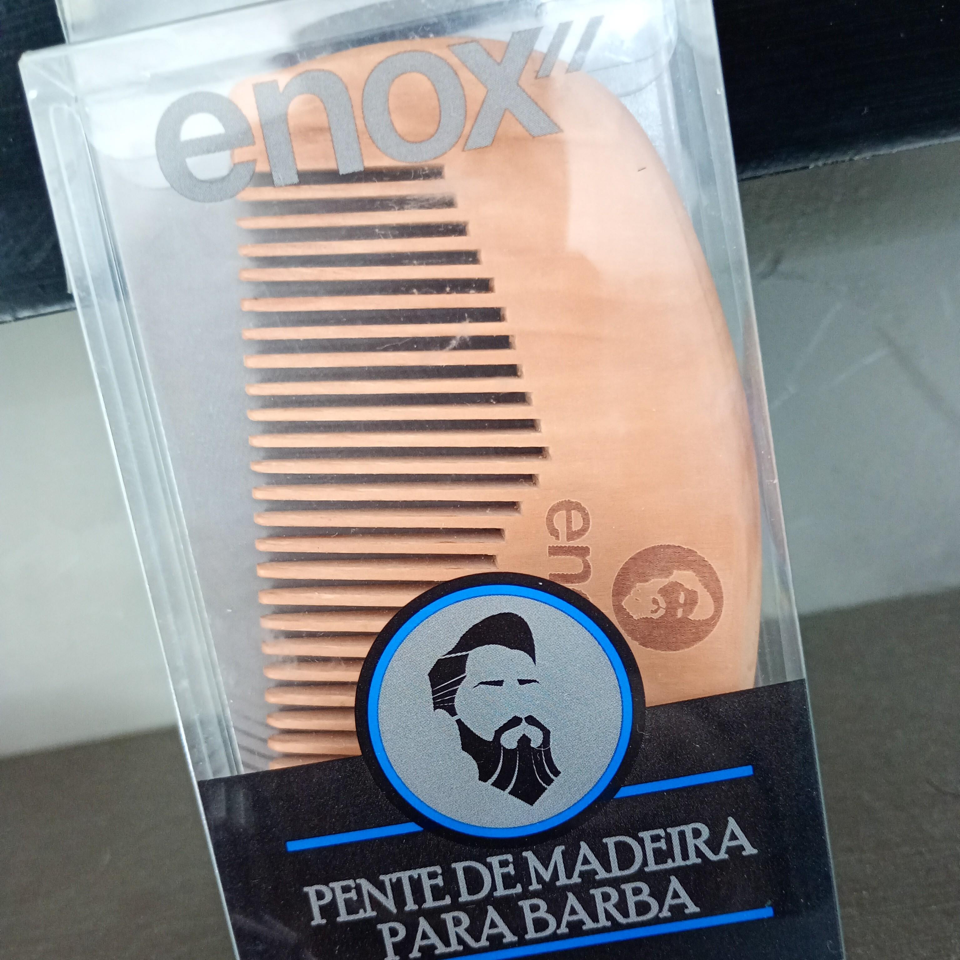 Pente de madeira para barba