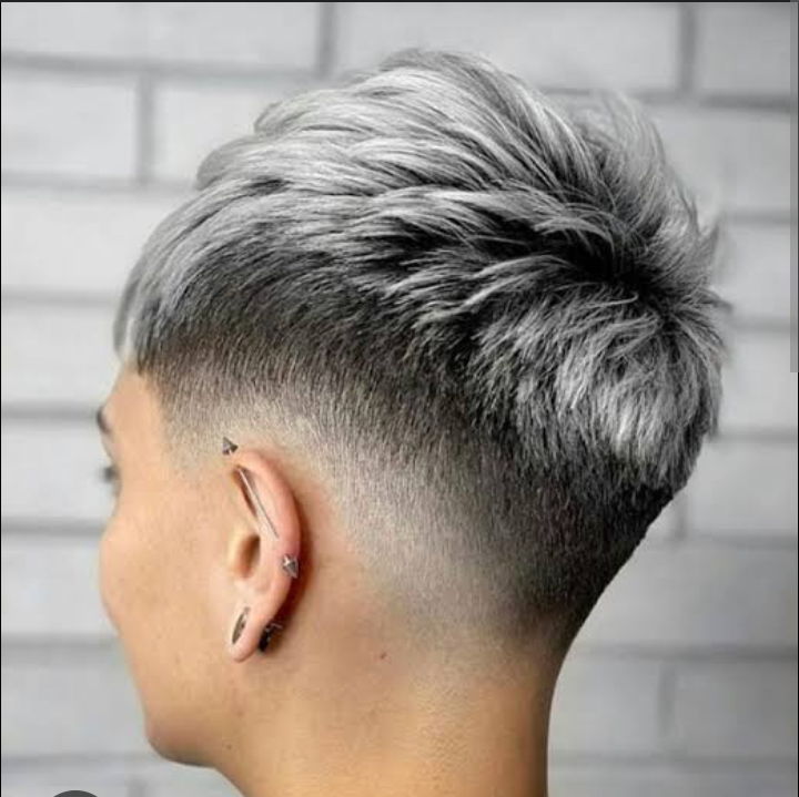 Corte feminino degradê ou especial