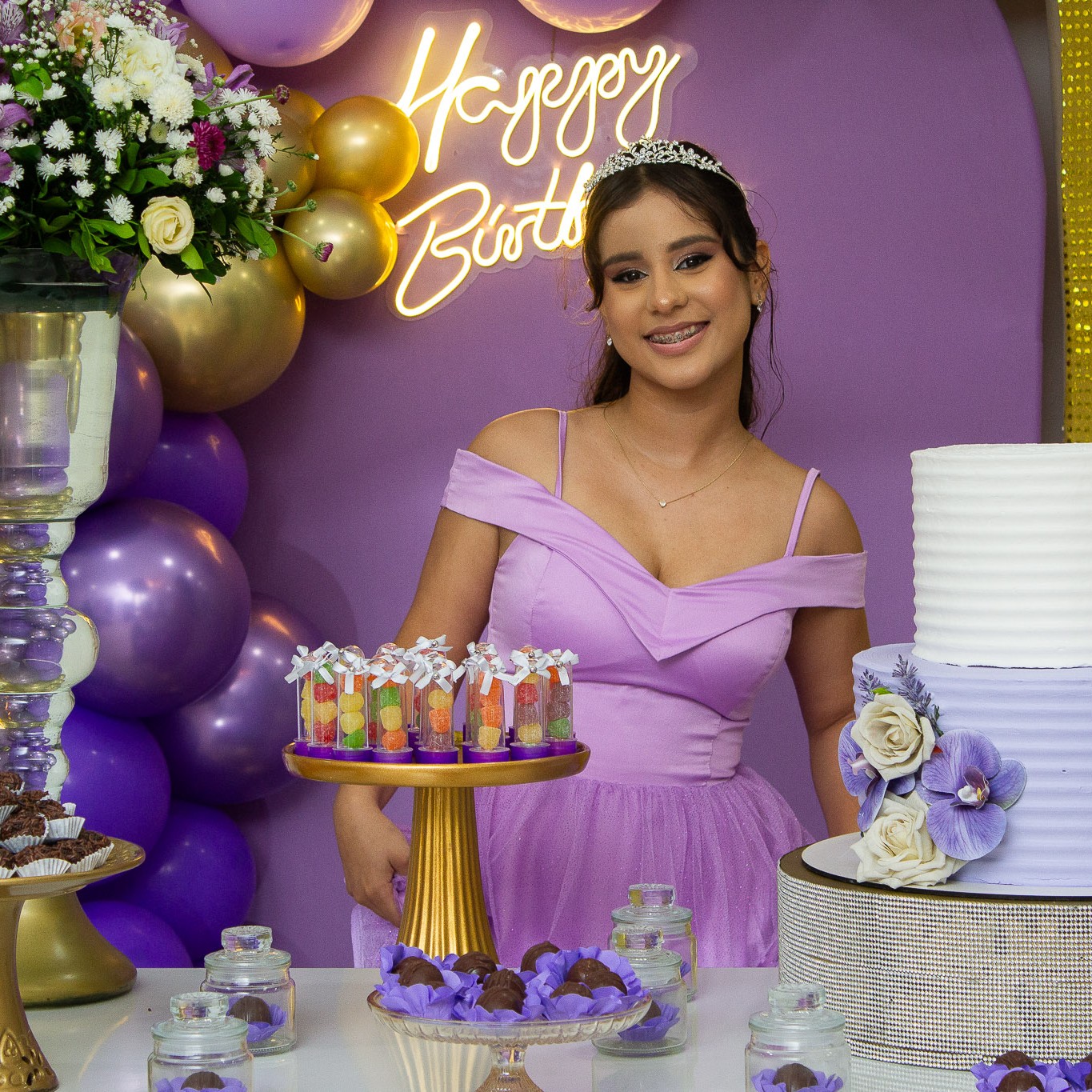 Cobertura fotográfica 15 Anos pacote master  / pacote inclui: cobertura completa no evento/ link para download de 50 fotos digitais / 20 fotos reveladas Tam 10x15/ vídeo Maker dos melhores momentos / 3 horas de cobertura