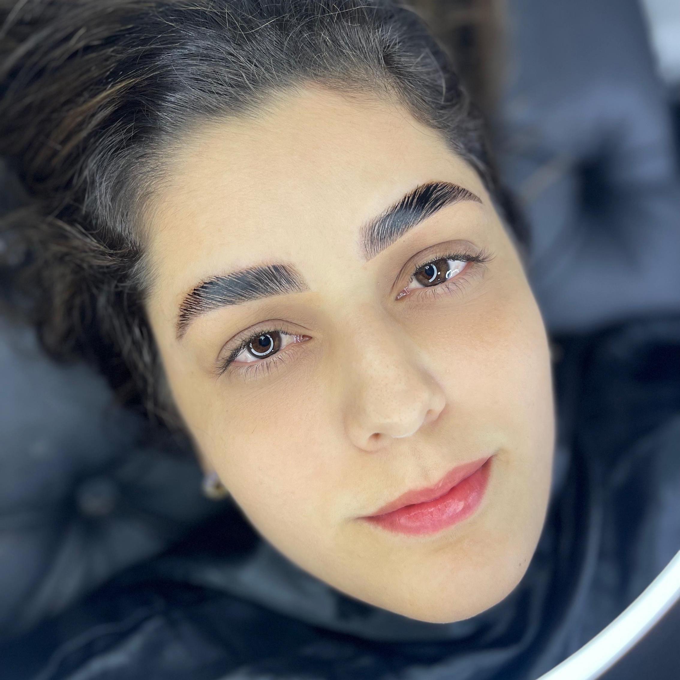 Brow lamination com Henna