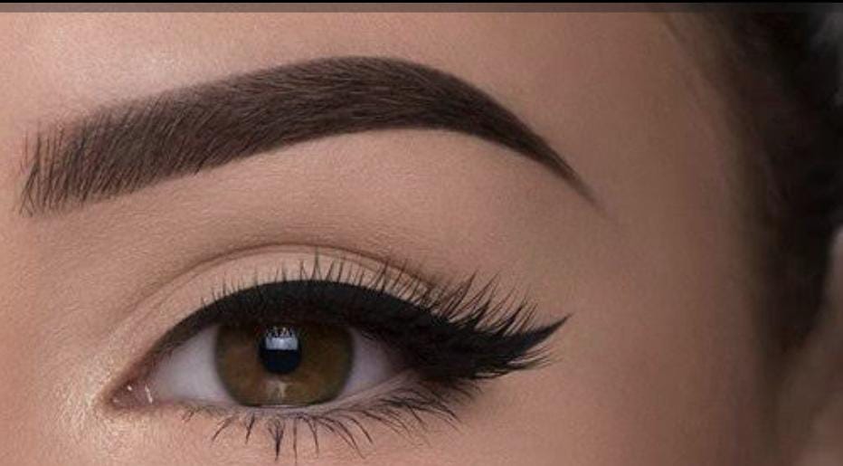 Design de sobrancelhas com henna