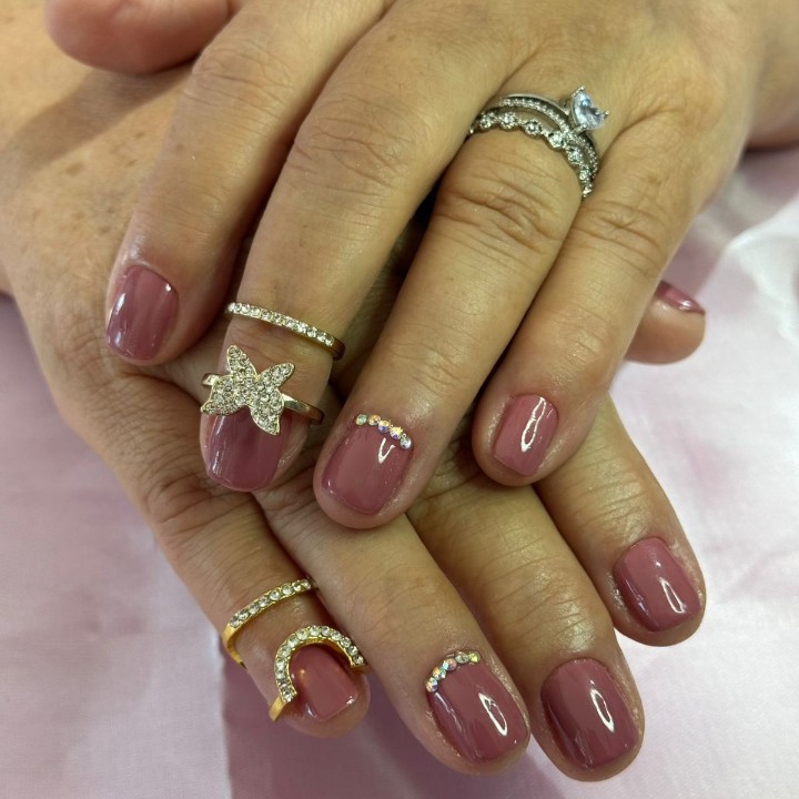 Banho em gel+( Esmaltação em gel de Brinde)