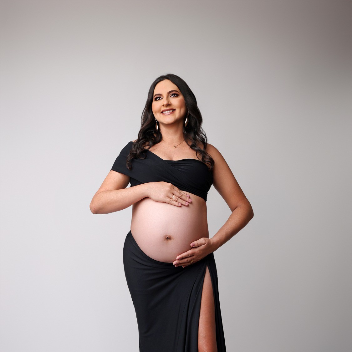 Gestante, com vestido