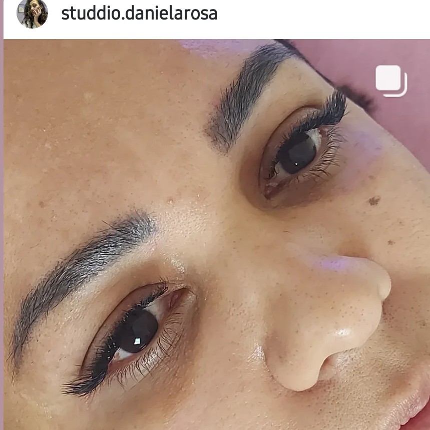 Cílios fox eyes ou delineado