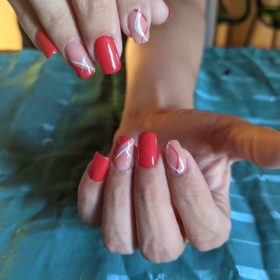 ESMALTAÇÃO EM GEL (MÃO)