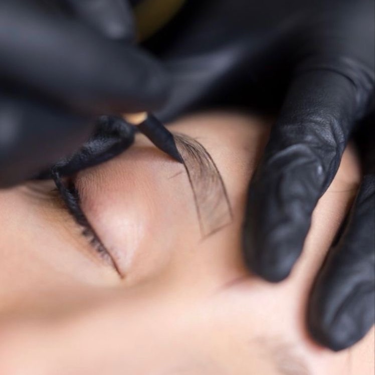 designer de sobrancelhas