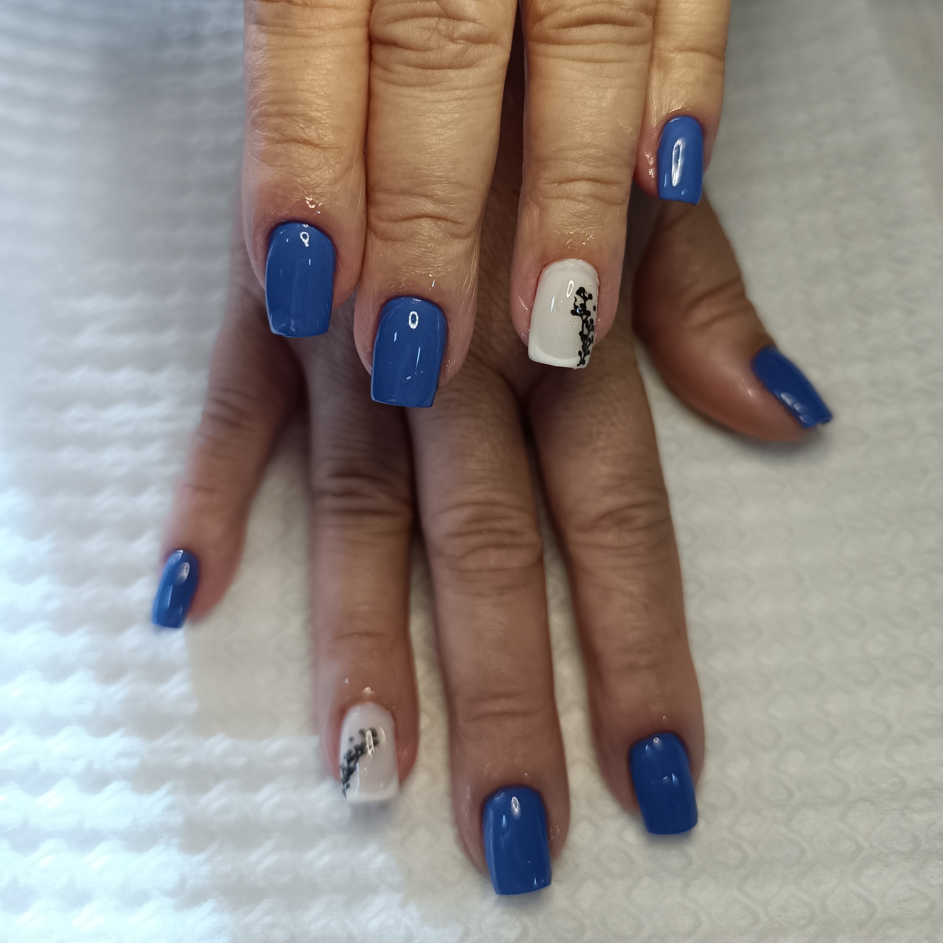 alongamento com Esmaltação tradicional