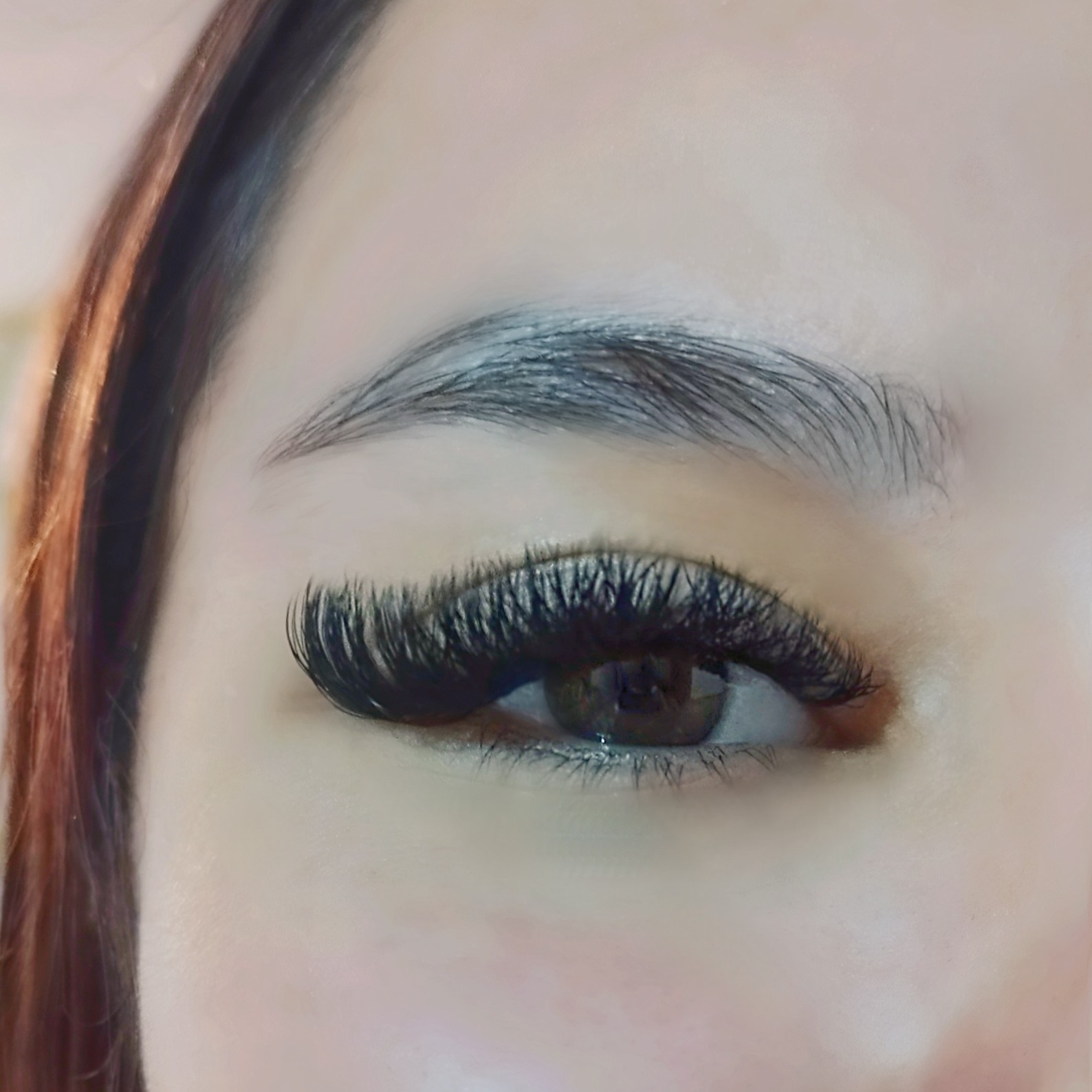 Volume Tridente EXTENSÃO CHEIA 100% dos cílios preenchidos. Colocação ou manutenção.