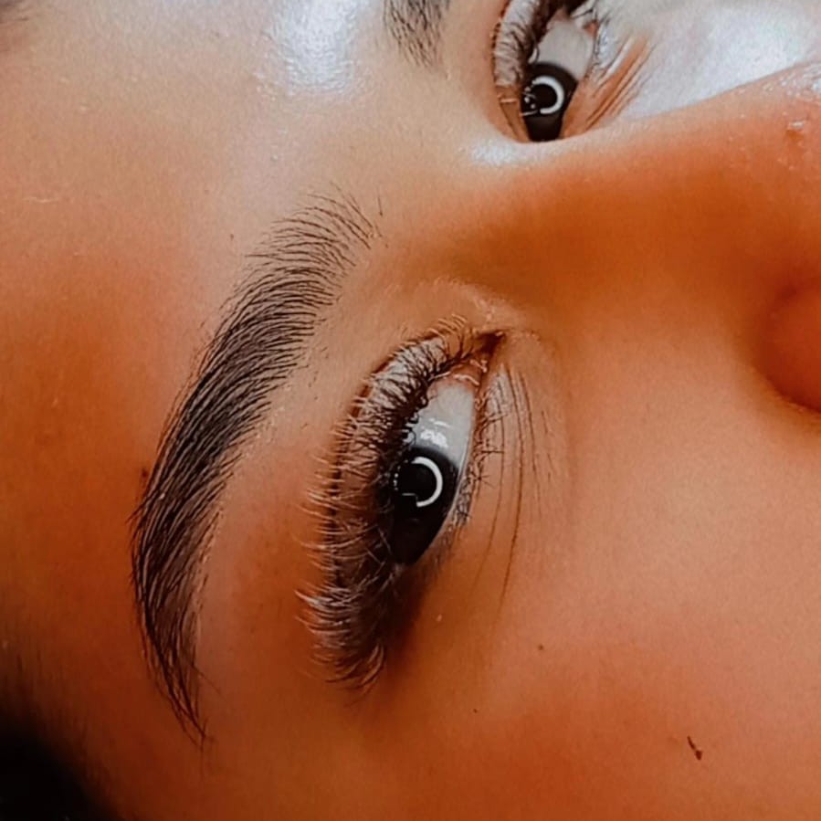 desingner de sobrancelhas sem renna