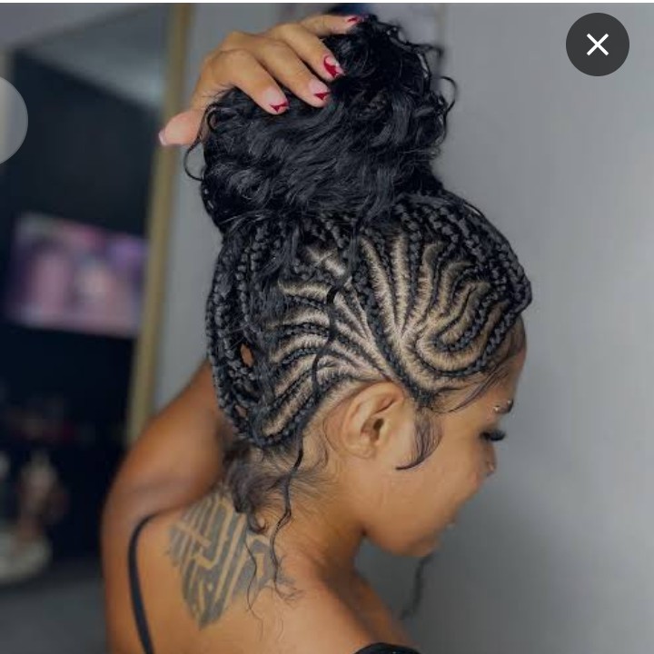 1- Moicano braids/ mohawk braids