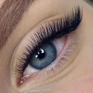 Cílios Efeito Delineado