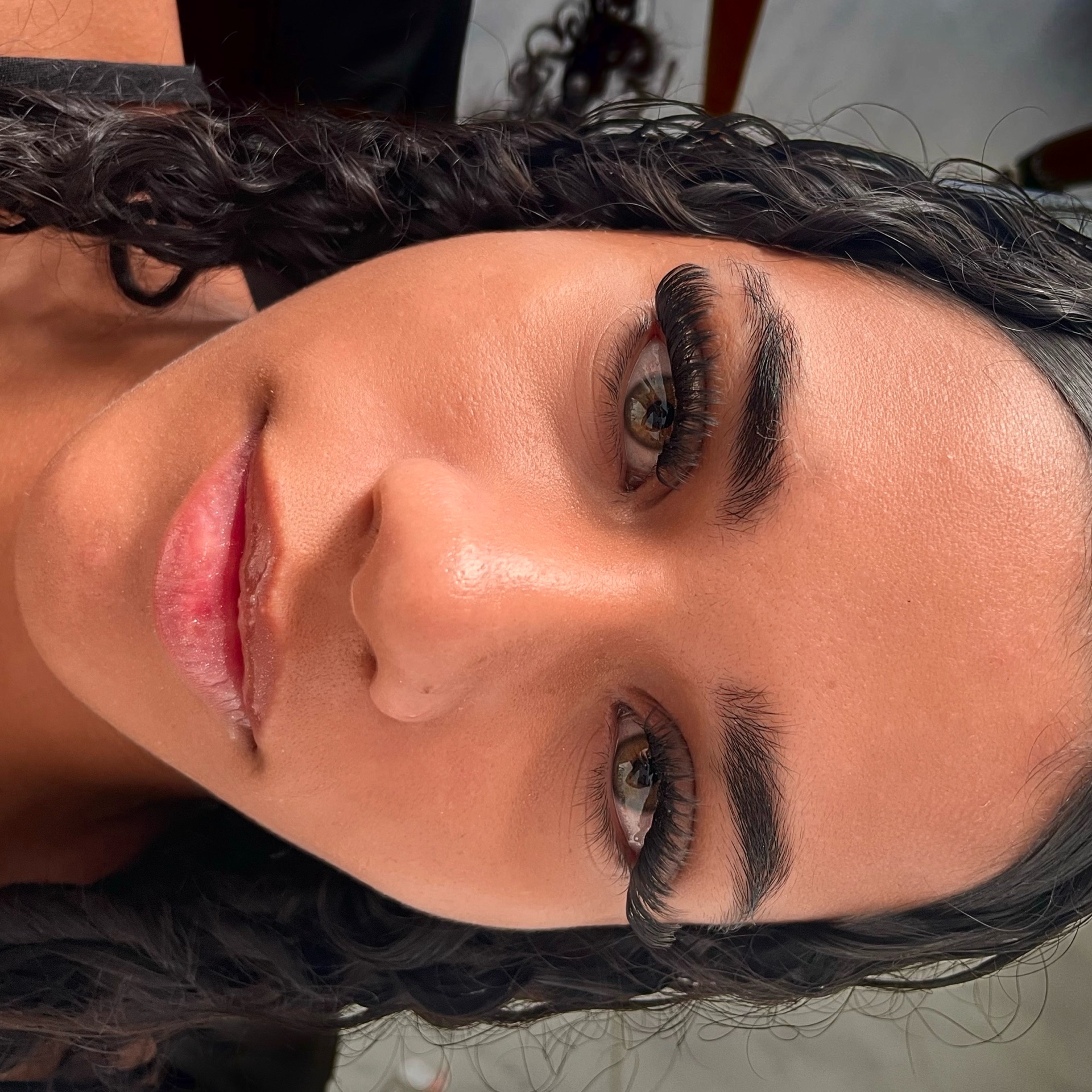 extensão de cílios tufinhos