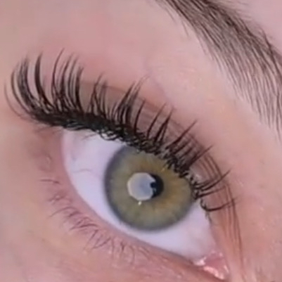 Extensão de cílios efeito molhado