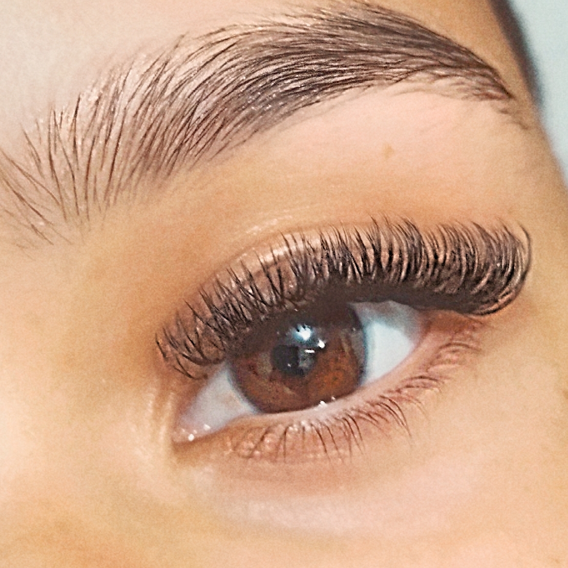 Extensão de cílios Volume *NATURAL Light* (Fio mais fino e mais ralinho de todos) - Resultado parecendo efeito rímel - Agendamento somente com pagamento adiantado de sinal (entrada). Paga 30,00 agora e o restante no dia.