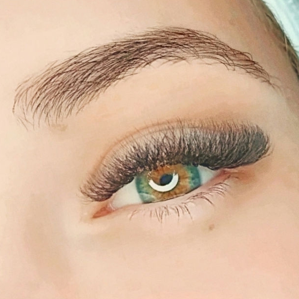 Extensão de cílios Volume *ESFUMADO Light* (Fio com pontas fininhas) *HOUVE AUMENTO DE PREÇO* - Volume moderado - pode ficar cheio em olhos pequenos - Agendamento somente com pagamento adiantado de sinal (entrada). Paga 30,00 agora e o restante no dia.