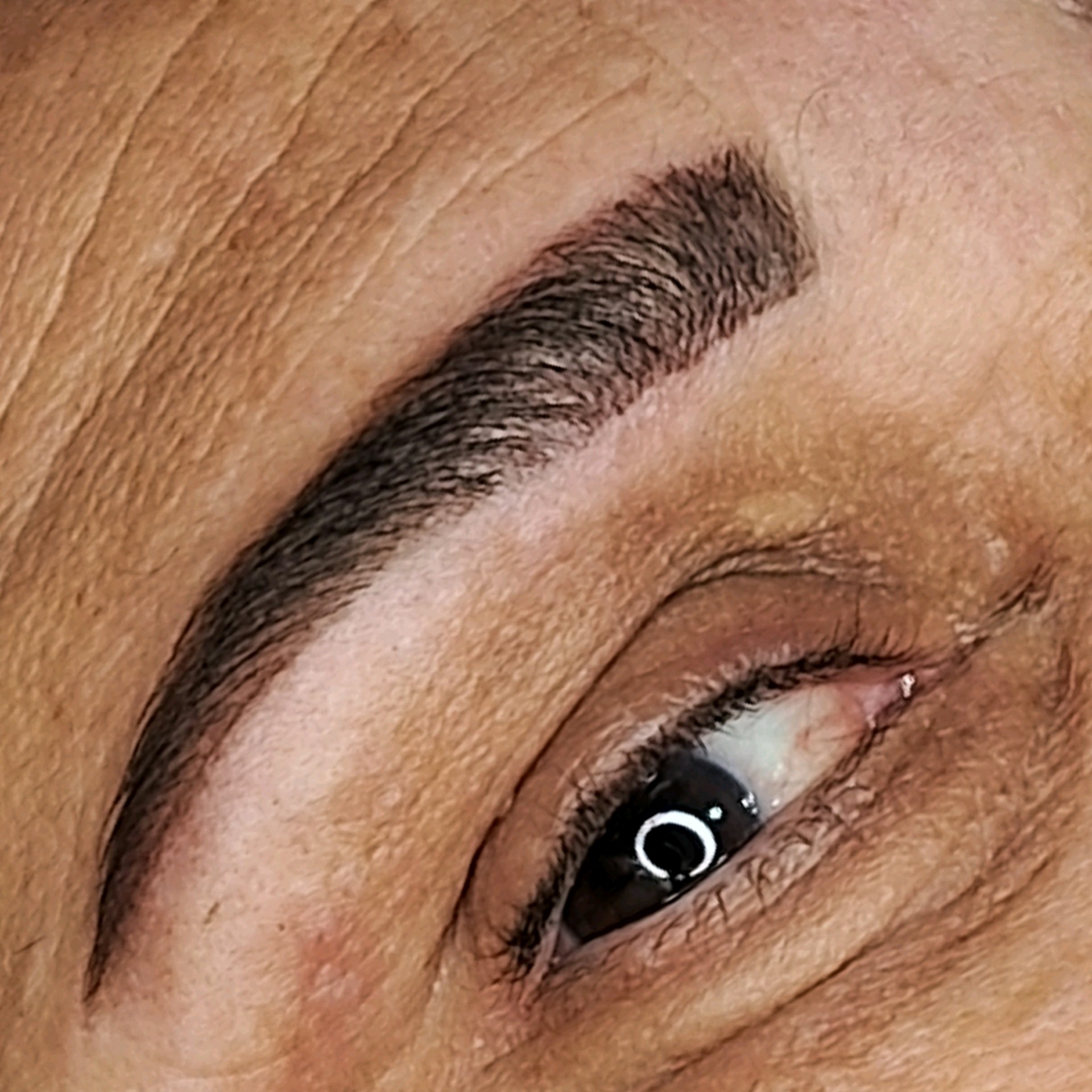 desing de sobrancelhas com buço e queixo