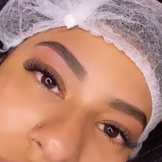 extensão de cílios volume glamour 4d