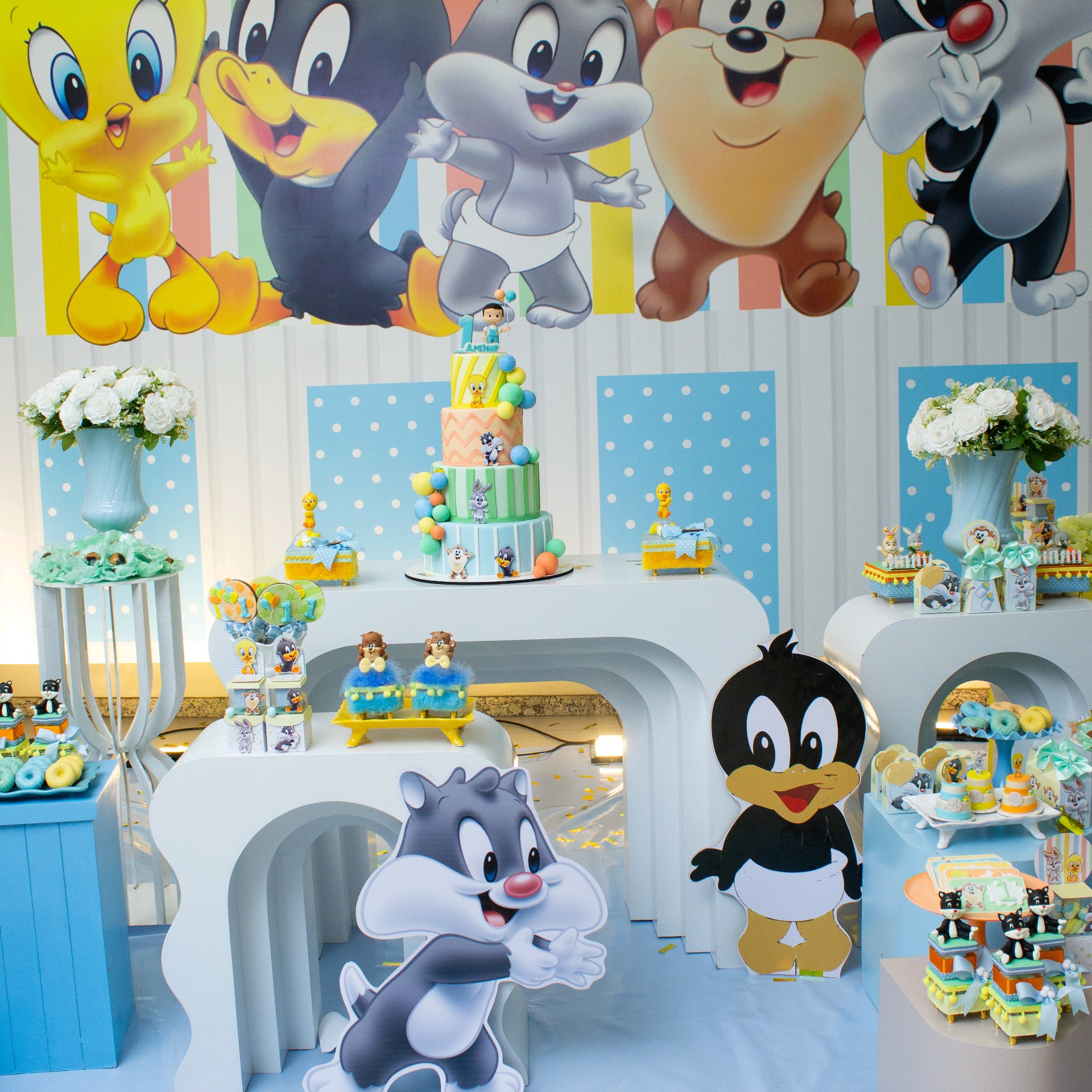 Cobertura Fotográfica Aniversário Infantil (pacote somente com fotos) pacote inclui: Cobertura no evento / Link para Download de 30 fotos digitais / 1 Hora e meia de cobertura fotográfica