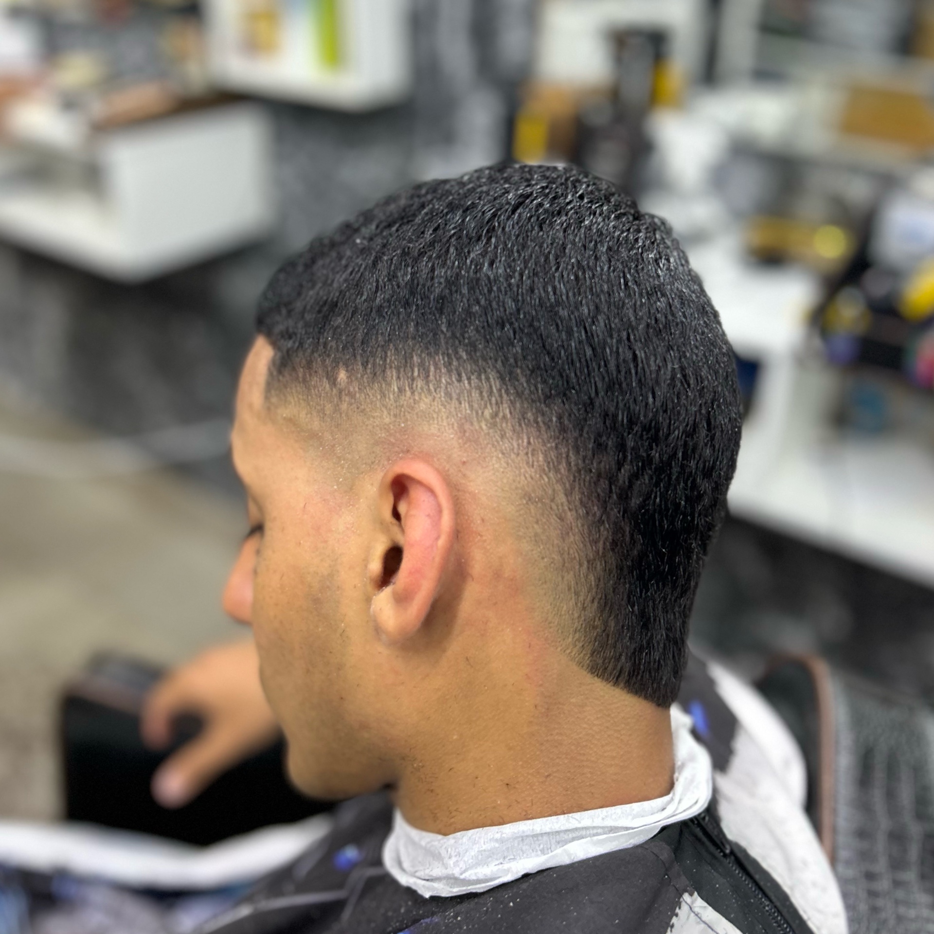 Corte sobrancelha e bigode