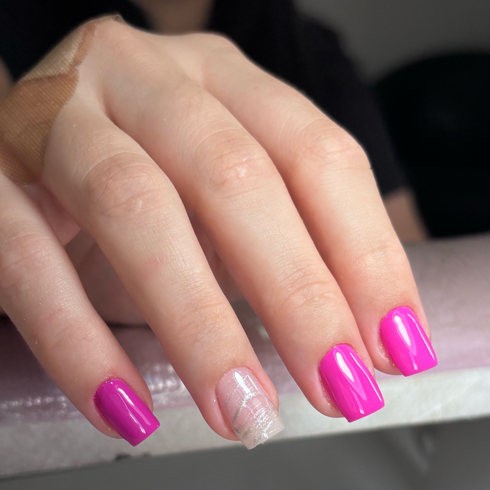 esmaltação em gel nas mãos