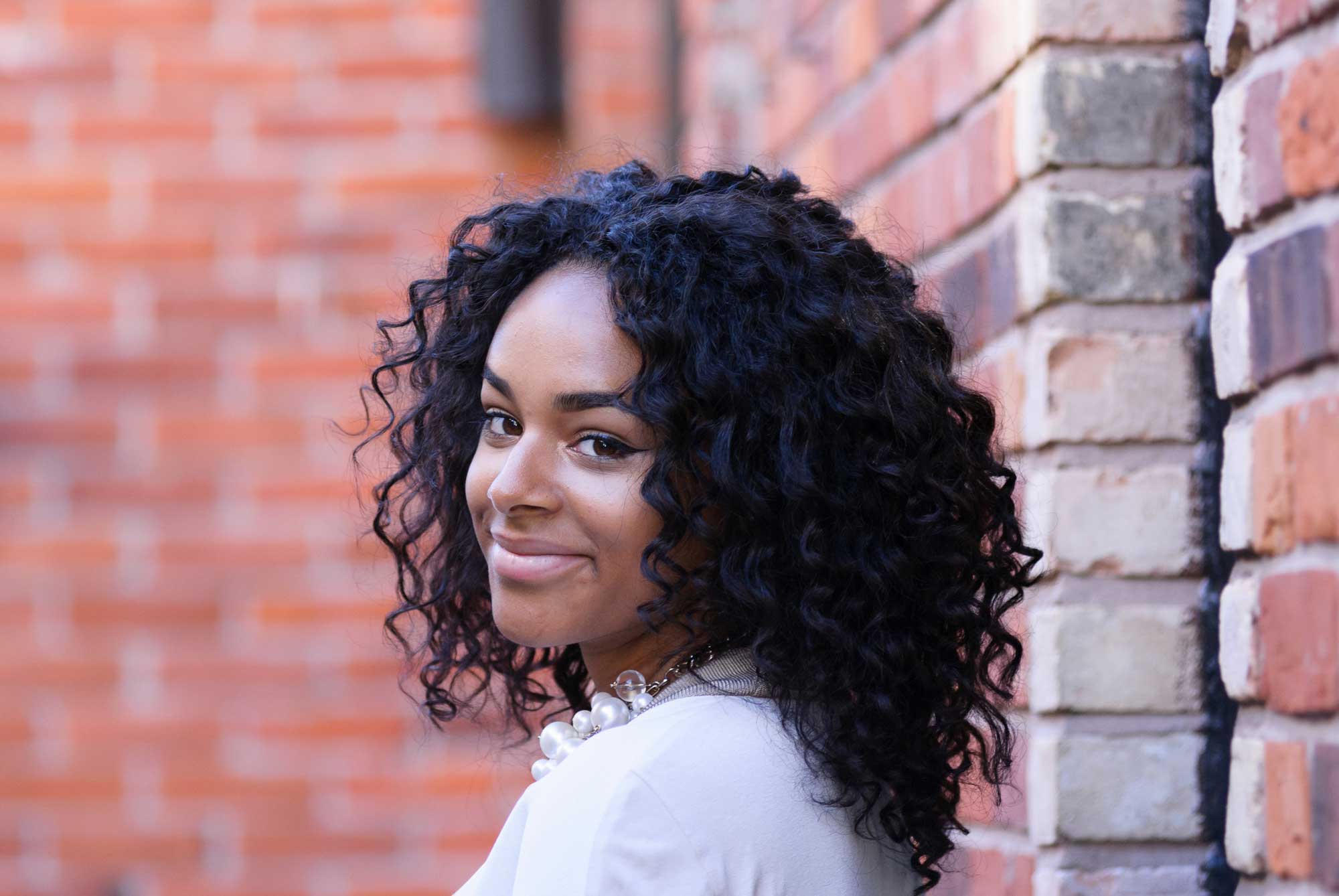 Nutrição - responsável por repor os lipídios (gorduras) e a oleosidade natural dos fios. Ela atua como um "cimento" que sela a hidratação dentro da fibra capilar, sendo essencial para manter o cabelo macio, brilhante e sem frizz.