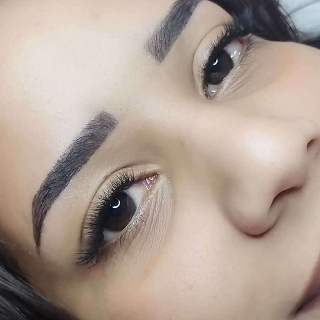 (Cílios)Fox eyes (manutenção R$150,00).