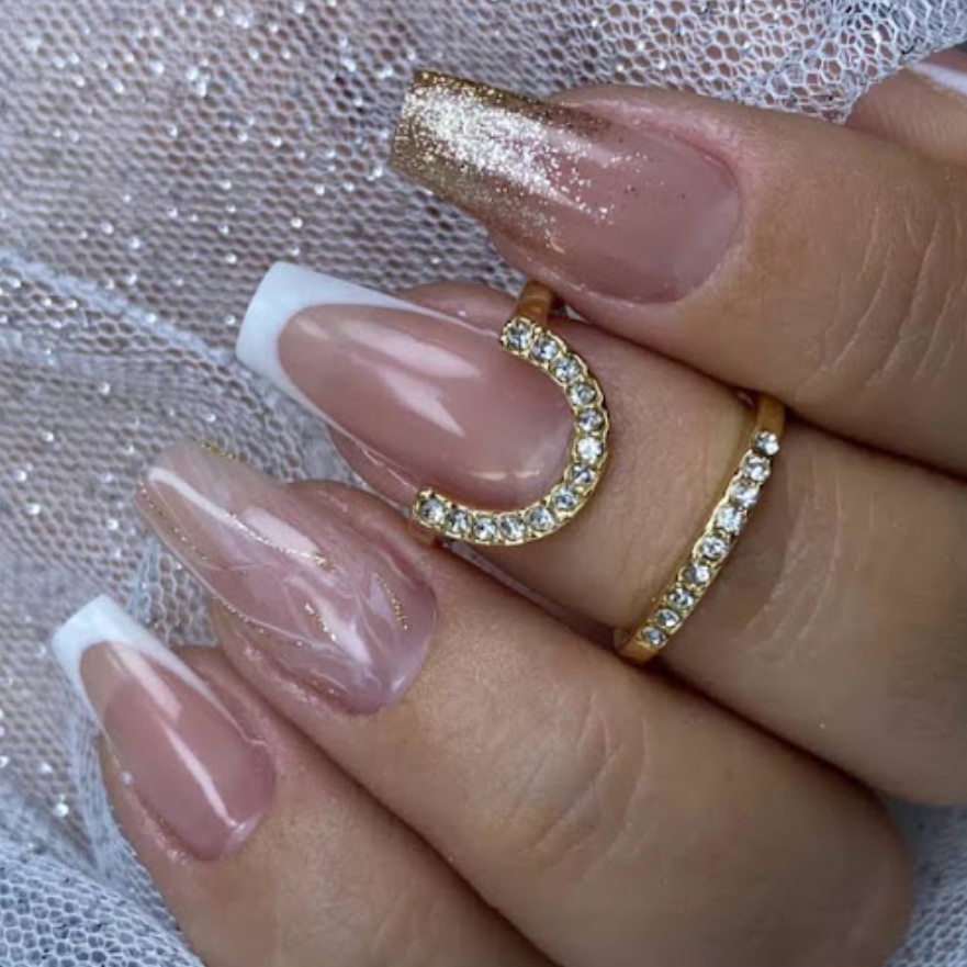 unhas com decoração (baby boomer , pedras , glitter etc