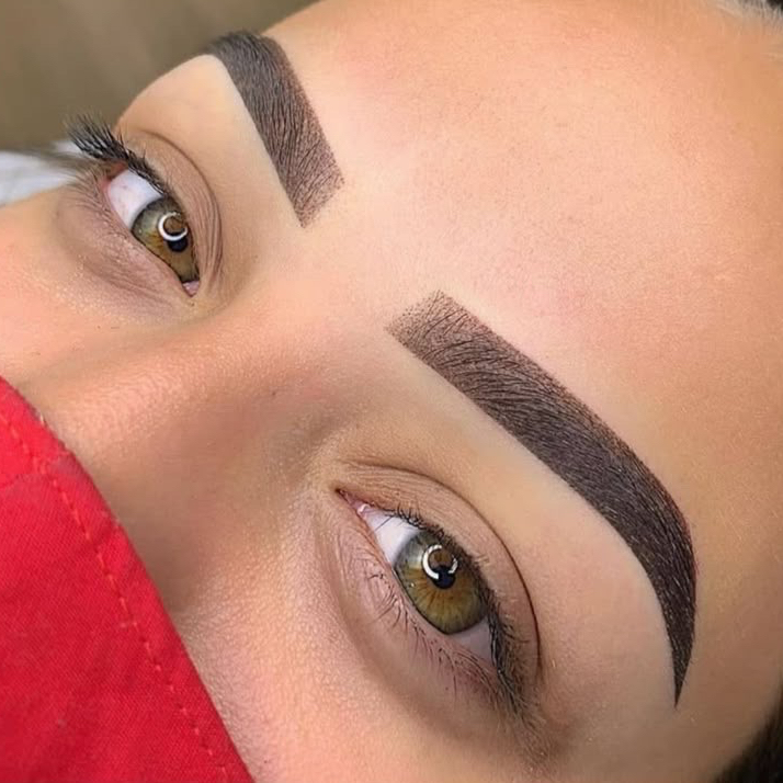 Designer de Sobrancelhas com Henna