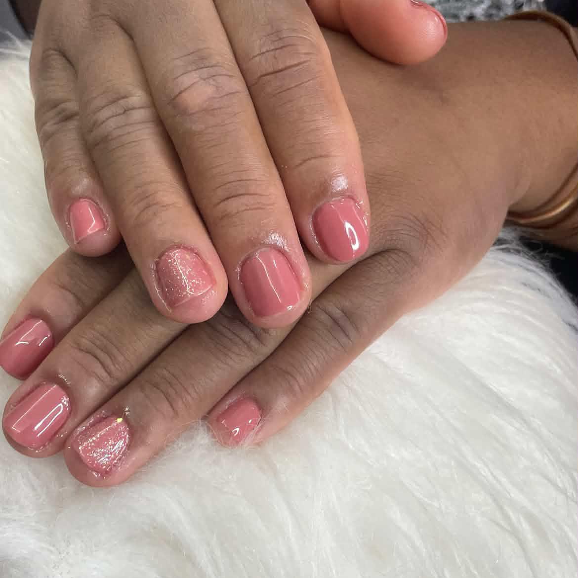 cutículagem + esmaltação em gel