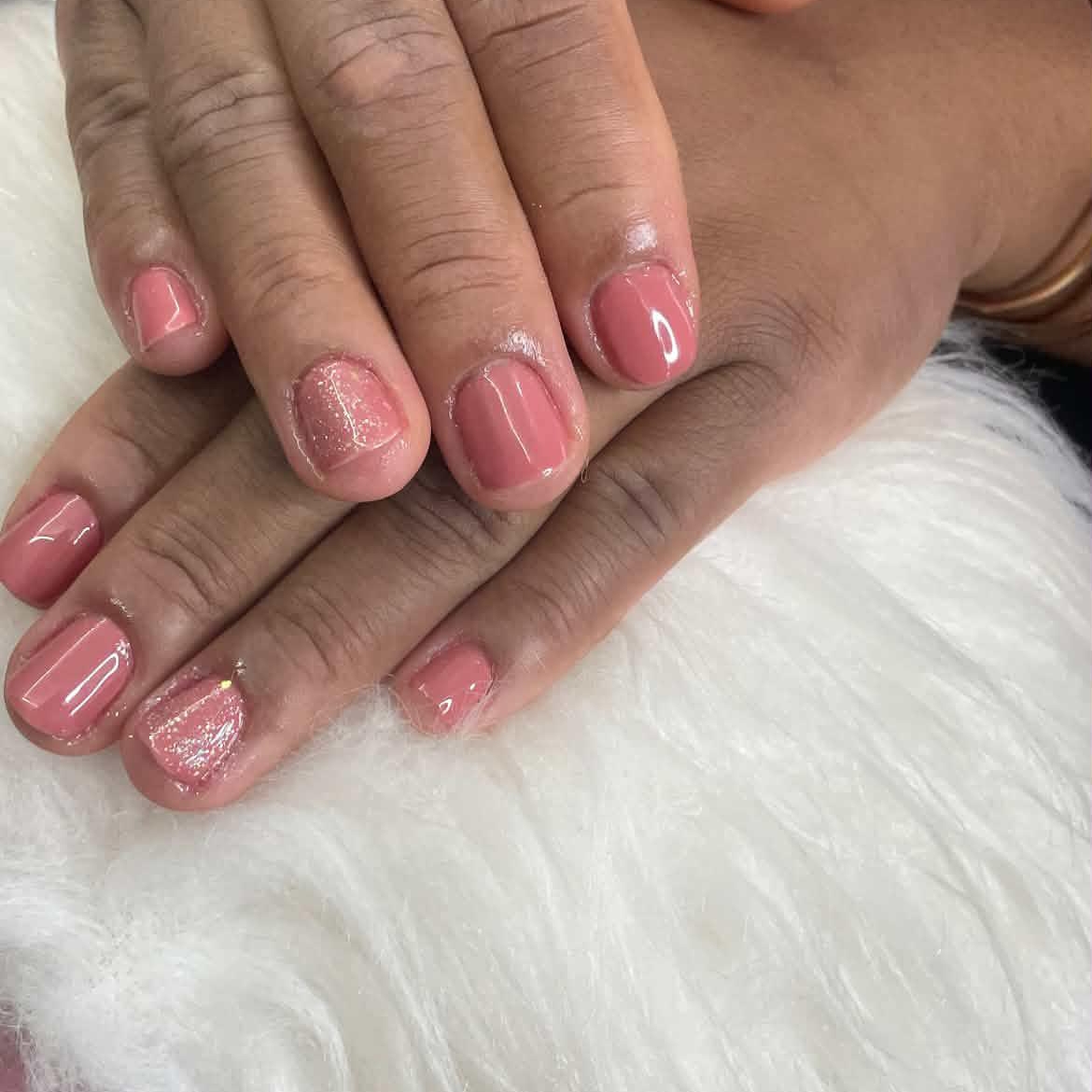 esmaltação em gel + cutículagem