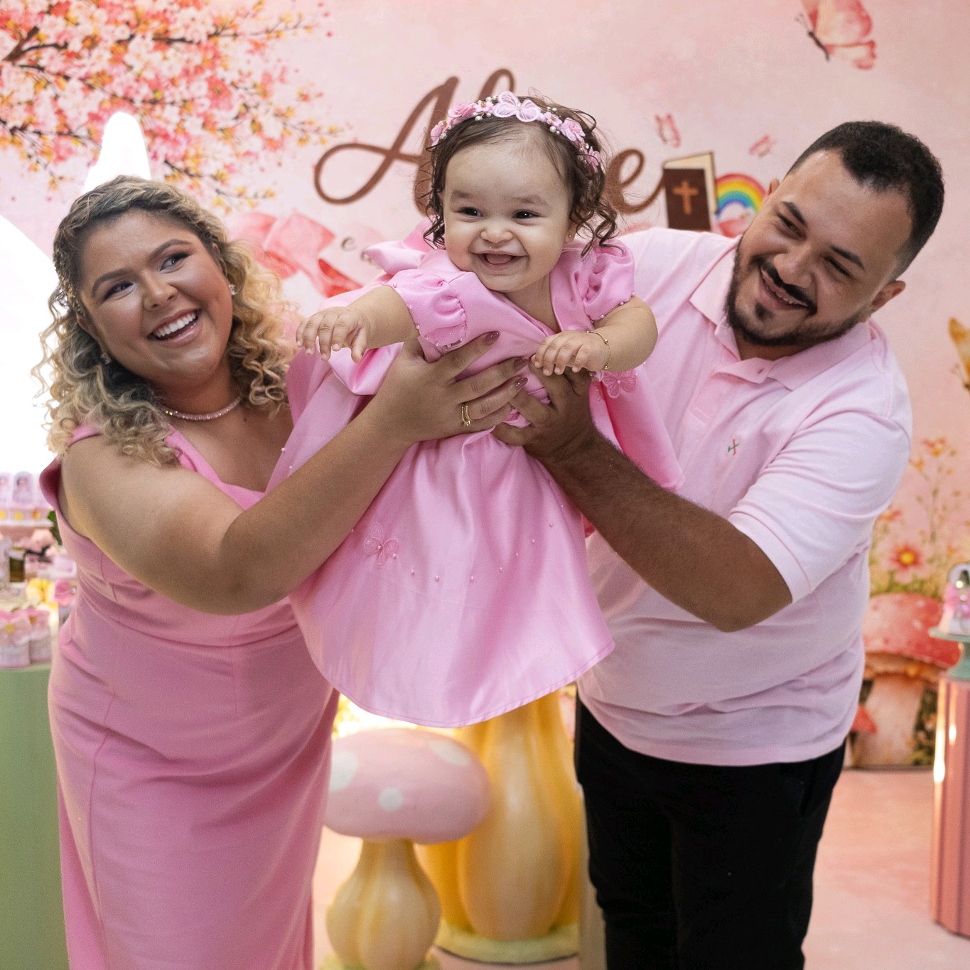 promoção de aniversário do Studio pacote cobertura fotográfica aniversário infantil inclui: cobertura completa de 2 horas / Link para Download de 60 fotos digitais enviadas via link / 1 Vídeomaker editado de até 5 minutos dos melhores momentos